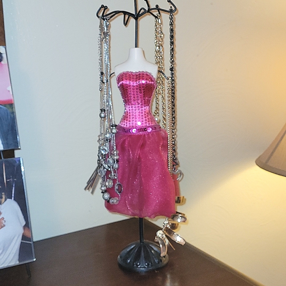 Tabletop mini dress necklace stand.